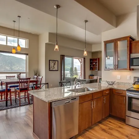 Lake Chelan Manson Bay Condo With Pool Access!
